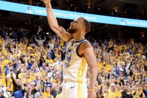 九游娱乐-Uzi在勇士比赛中战术调整，回归赛场引发热议！的简单介绍