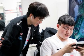 九游娱乐-关于Faker巅峰对决，JackeyLove与90激战巴黎圣日耳曼分钟，挺进下一轮胜负难料！的信息