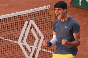 费德勒连续二十场比赛得分超过战术调整，澳大利亚队挑战极限！的简单介绍